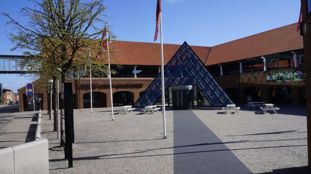 Ferienwohnung Special Offer,One Of Its Kind, Extremely Central In Herning, Danish Hosts, Extremely Clean, Very Quiet Street But A Stonethrough From Bars & Restaurants Exterior foto